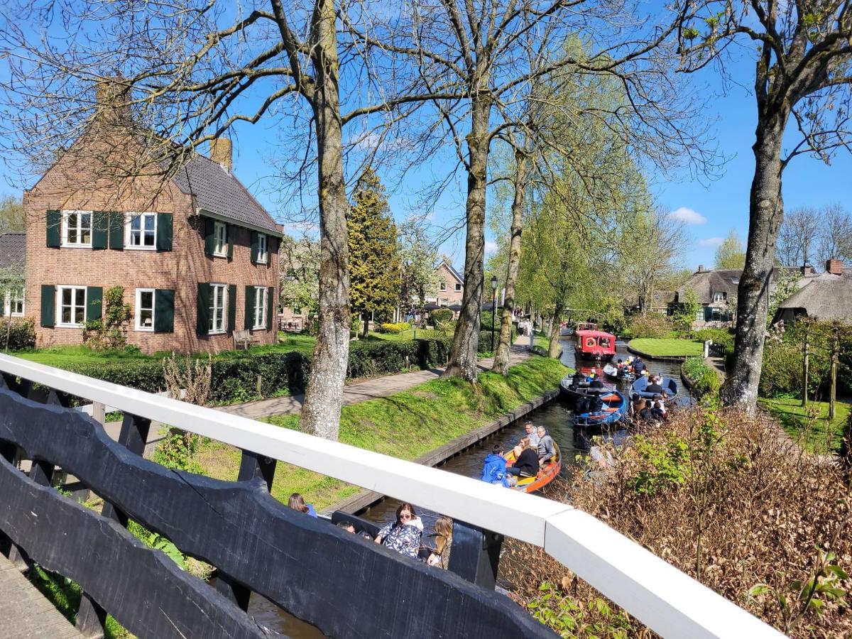 B&B Villa Giethoorn - Canalview, Privacy & Parking 외부 사진