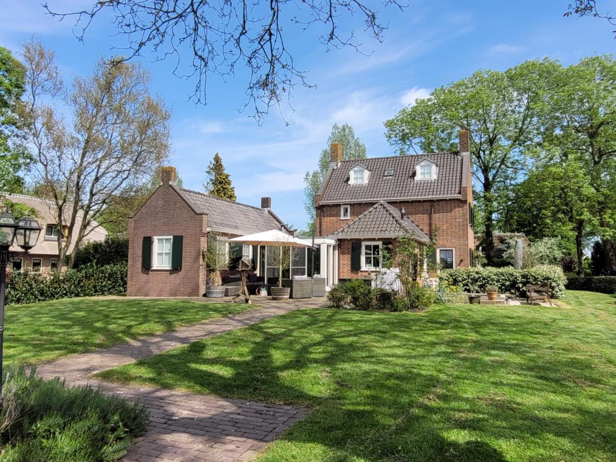 B&B Villa Giethoorn - Canalview, Privacy & Parking 외부 사진